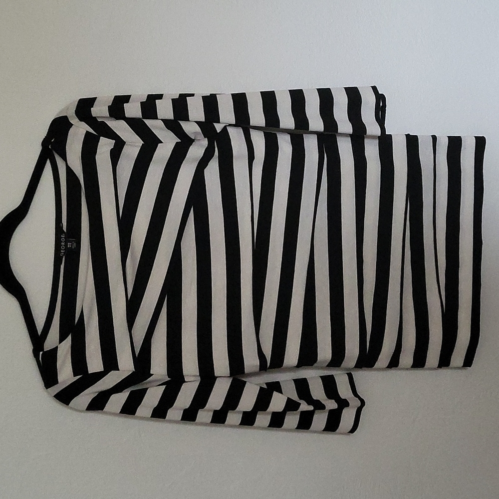 George Size Small Black & White 3/4 Sleeve